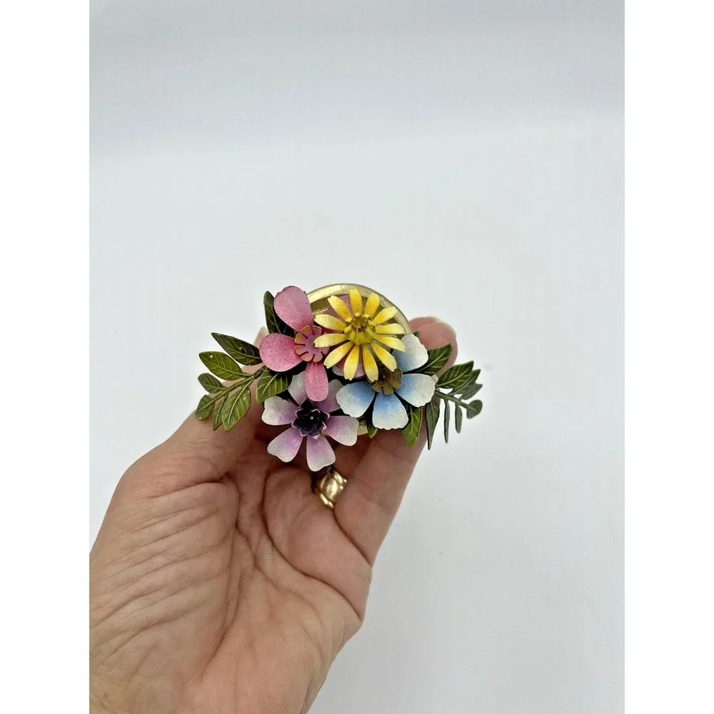 Vintage Metal Flowers Detailed‎ Mini Flower Pot In A Thimble Collectable